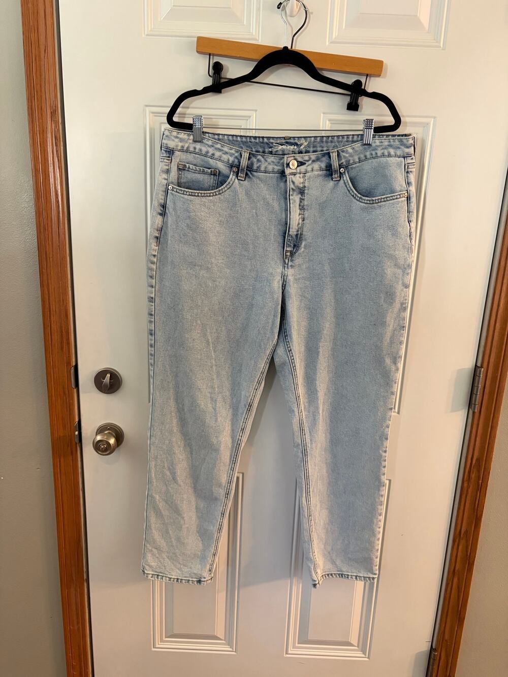 Seven7 Women’s Size 16 Slim Straight Leg Jeans Light Wash Distressed Denim